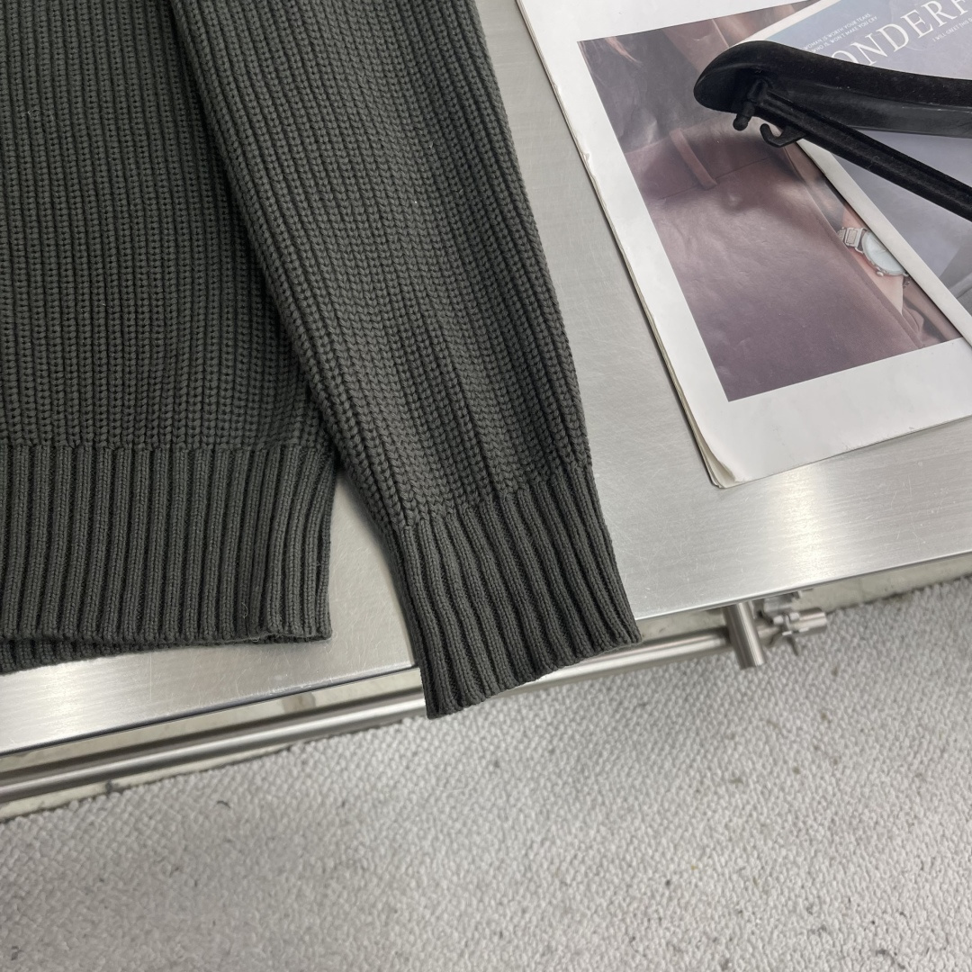 -Brunello Cucinelli- BC 拉链针织毛衣开开衫外套经典永不褪色实用与美观的相结合。独