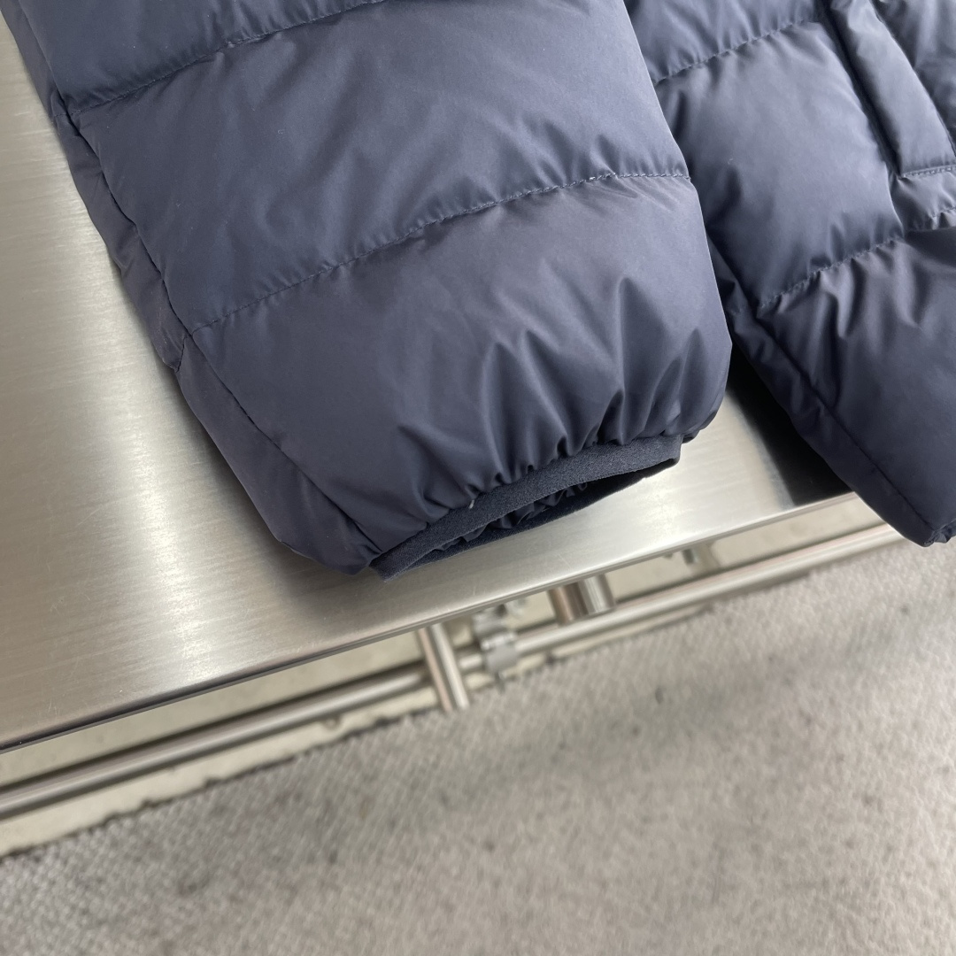 -Ralp🆕h Lauren 拉夫劳伦 轻便立领羽绒外套尼龙面料具有良好的防风防水性能，能有效阻挡外界风