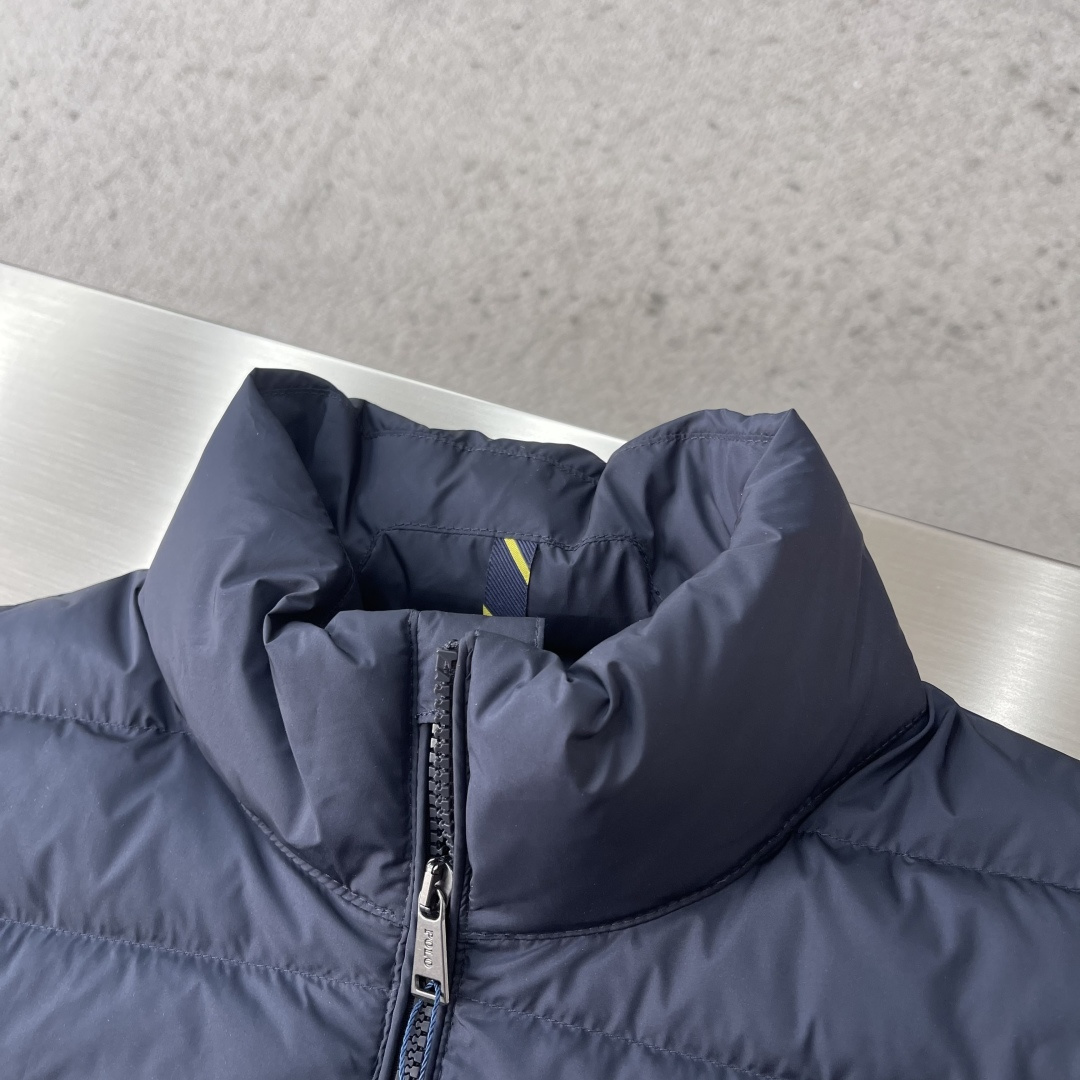 -Ralp🆕h Lauren 拉夫劳伦 轻便立领羽绒外套尼龙面料具有良好的防风防水性能，能有效阻挡外界风