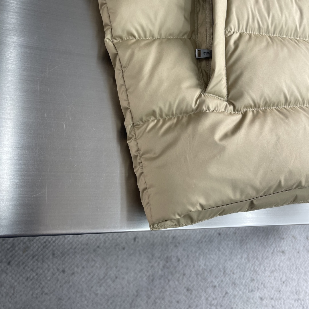 -Ralp🆕h Lauren 拉夫劳伦 轻便立领羽绒外套尼龙面料具有良好的防风防水性能，能有效阻挡外界风