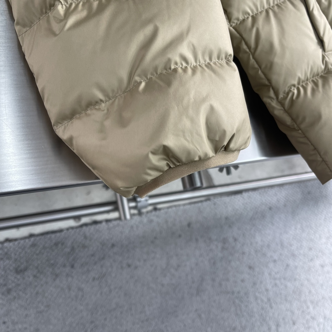 -Ralp🆕h Lauren 拉夫劳伦 轻便立领羽绒外套尼龙面料具有良好的防风防水性能，能有效阻挡外界风