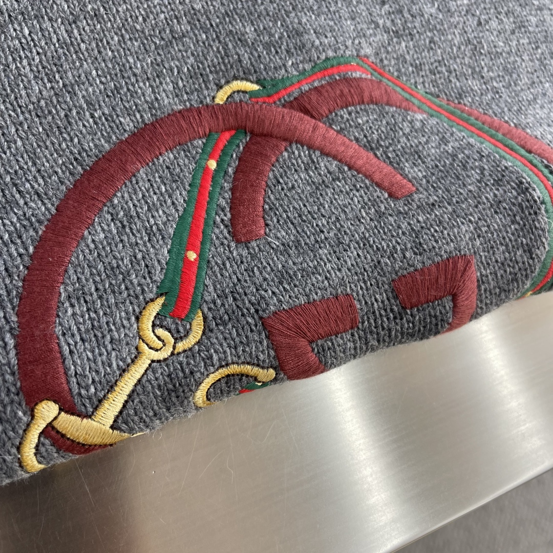 -GUCC 红灯笼双G刺绣针织衫采用50%羊毛，30%羊毛，10%羊绒，10%锦纶。原版定染定织。刺绣工