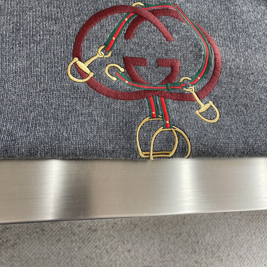 -GUCC 红灯笼双G刺绣针织衫采用50%羊毛，30%羊毛，10%羊绒，10%锦纶。原版定染定织。刺绣工