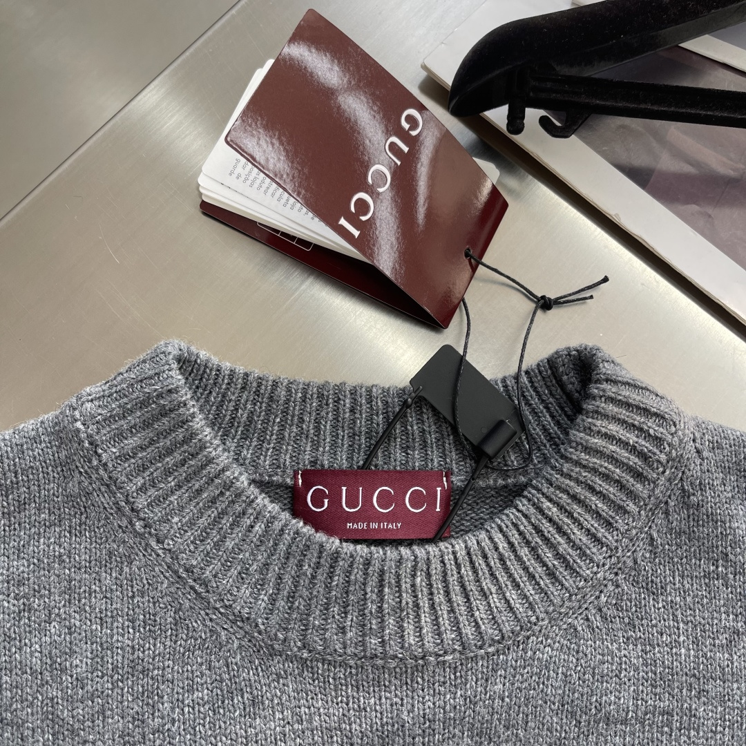 -GUCC 红灯笼双G刺绣针织衫采用50%羊毛，30%羊毛，10%羊绒，10%锦纶。原版定染定织。刺绣工