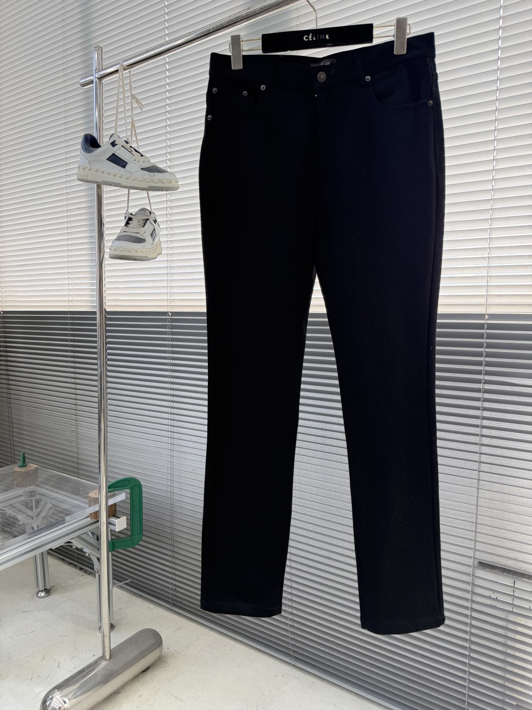 -Loro Piana Quarona 男士五口袋牛仔长裤采用棉质混纺牛仔面料制成，成衣染色和精致细节、