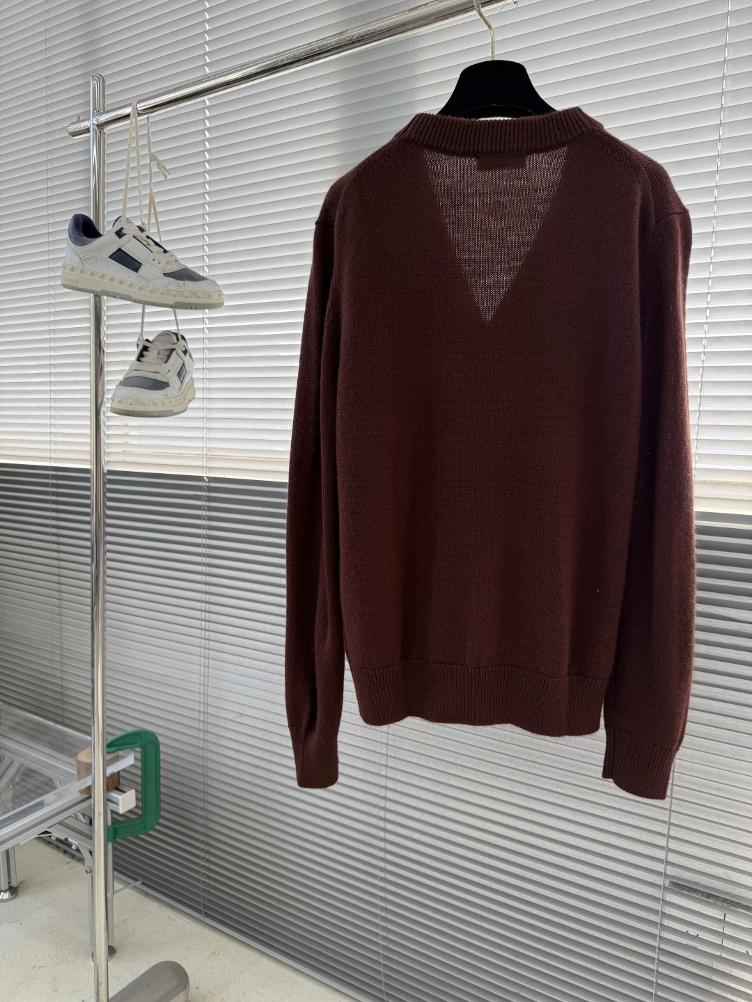 -BC 文艺复兴罗纹领边100%羊毛开衫毛衣这款100%羊毛开衫对于追求卓越品质与极致舒适体验的时尚人士