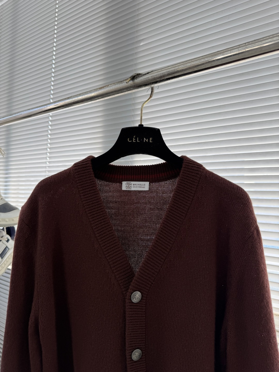 -BC 文艺复兴罗纹领边100%羊毛开衫毛衣这款100%羊毛开衫对于追求卓越品质与极致舒适体验的时尚人士