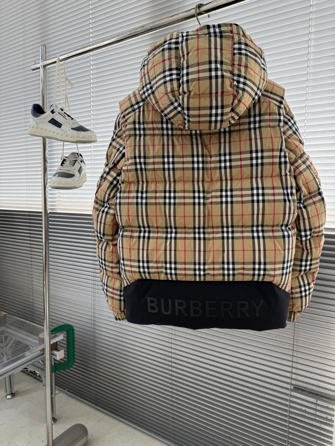 -BBR 25冬季新款羽绒外套袖子可拆卸，一衣2穿。品相非常完美，内里新国标90白鸭绒填充，舒适保暖，非