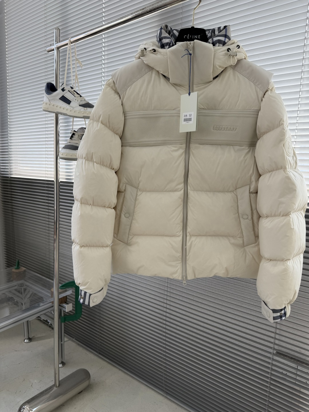 -BBR 25冬季新款羽绒外套袖子可拆卸，一衣2穿。品相非常完美，内里新国标90白鸭绒填充，舒适保暖，非