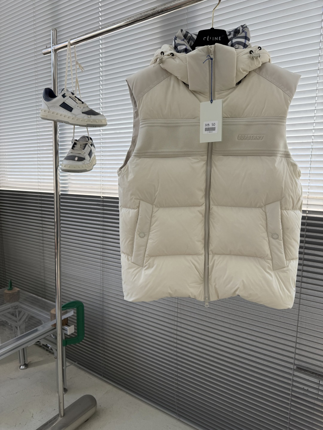 -BBR 25冬季新款羽绒外套袖子可拆卸，一衣2穿。品相非常完美，内里新国标90白鸭绒填充，舒适保暖，非