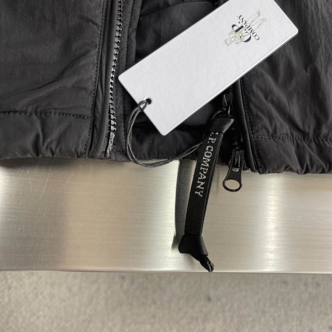 -C.P.ComPany 意大利时尚品牌，2025冬季最新品，CP意大利机能潮牌鼻祖，专柜同步有售，原单