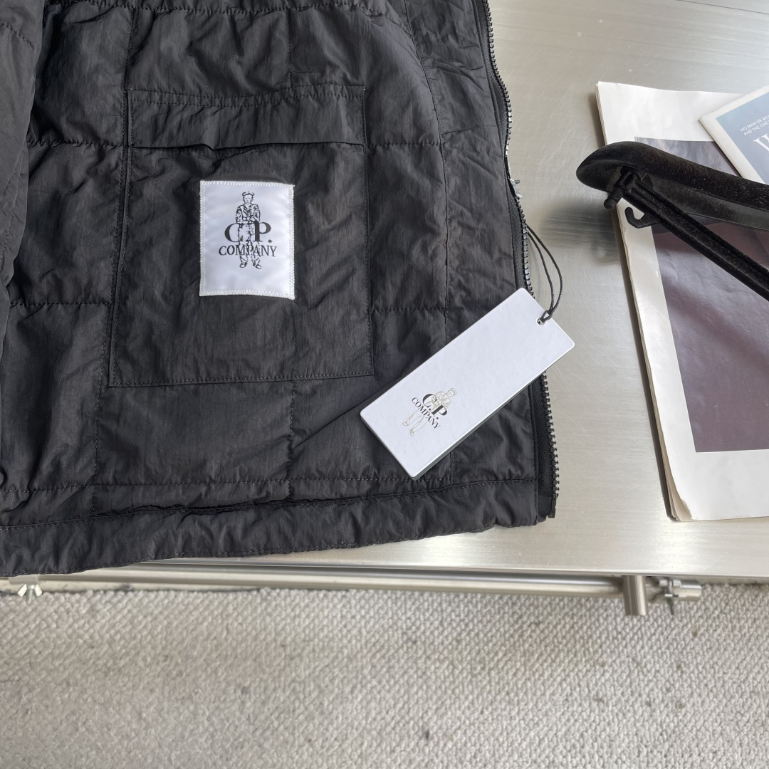 -C.P.ComPany 意大利时尚品牌，2025冬季最新品，CP意大利机能潮牌鼻祖，专柜同步有售，原单