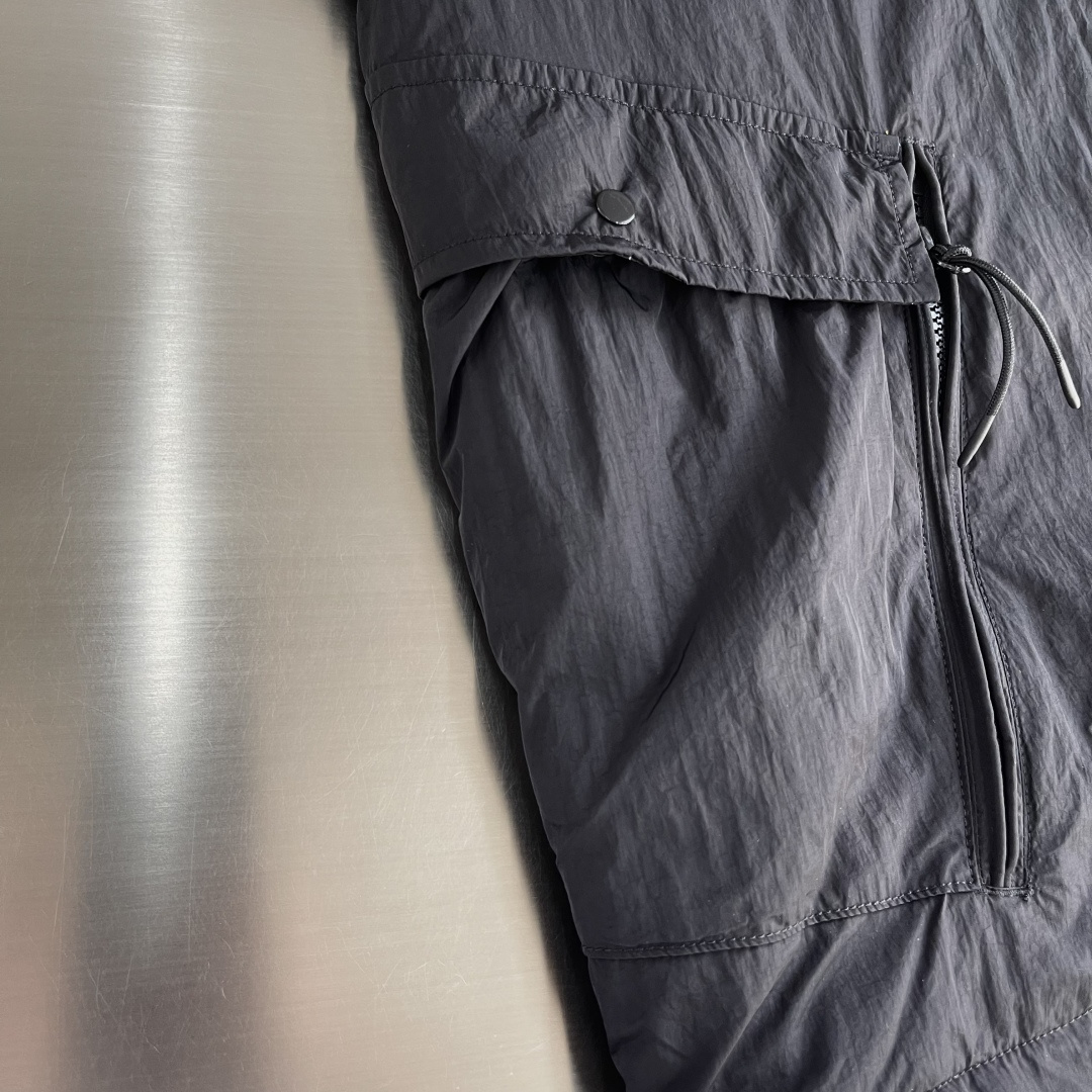 -C.P.ComPany 意大利时尚品牌，2025冬季最新品，CP意大利机能潮牌鼻祖，专柜同步有售，原单