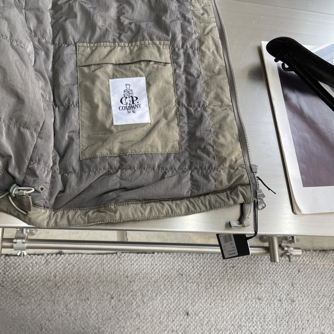 -C.P.ComPany 意大利时尚品牌，2025冬季最新品，CP意大利机能潮牌鼻祖，专柜同步有售，原单