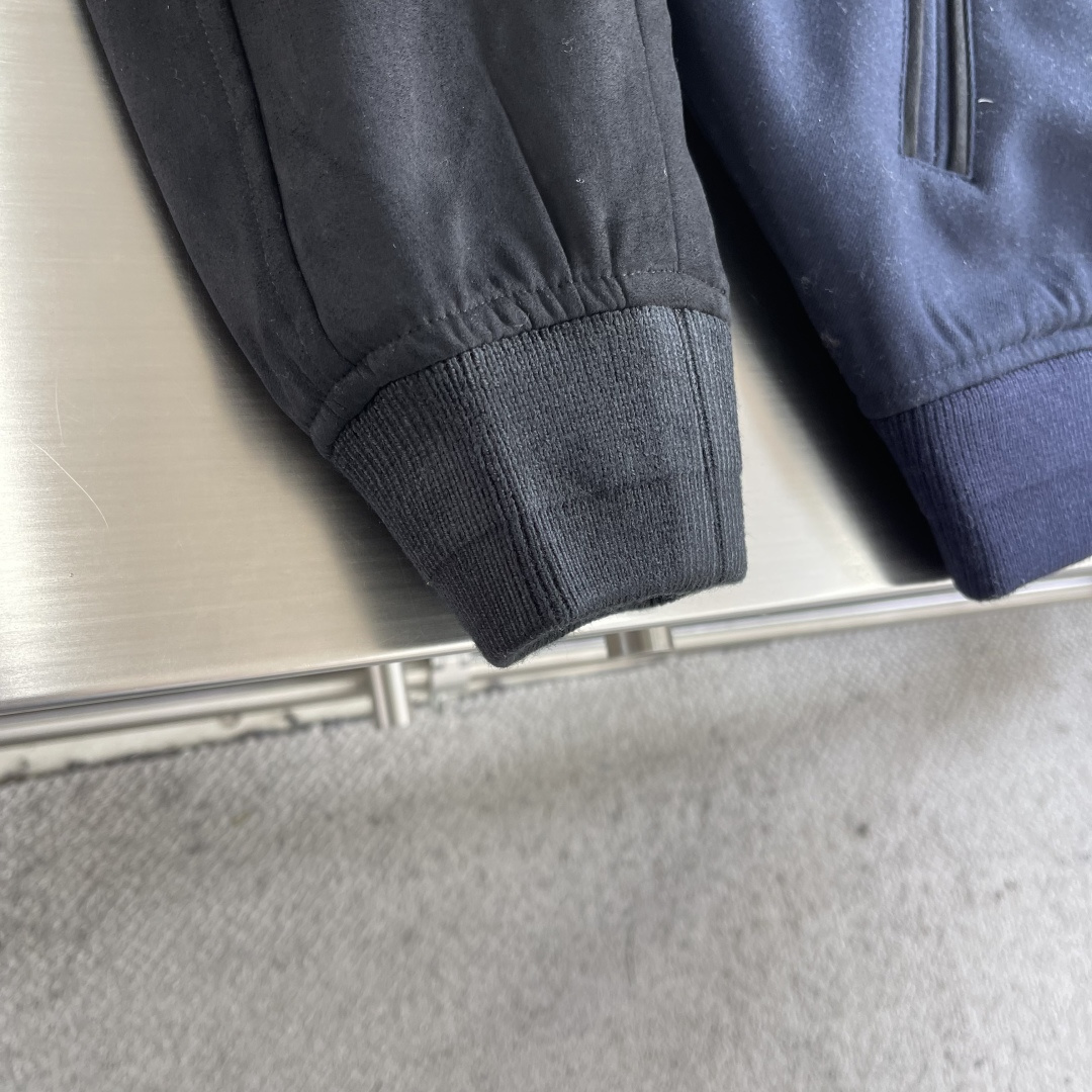 -Dio 蓝色绒面羊皮革和棉质面料DiorRibbon标志棒球服夹克。这款棒球夹克是二零二六春季男装系列