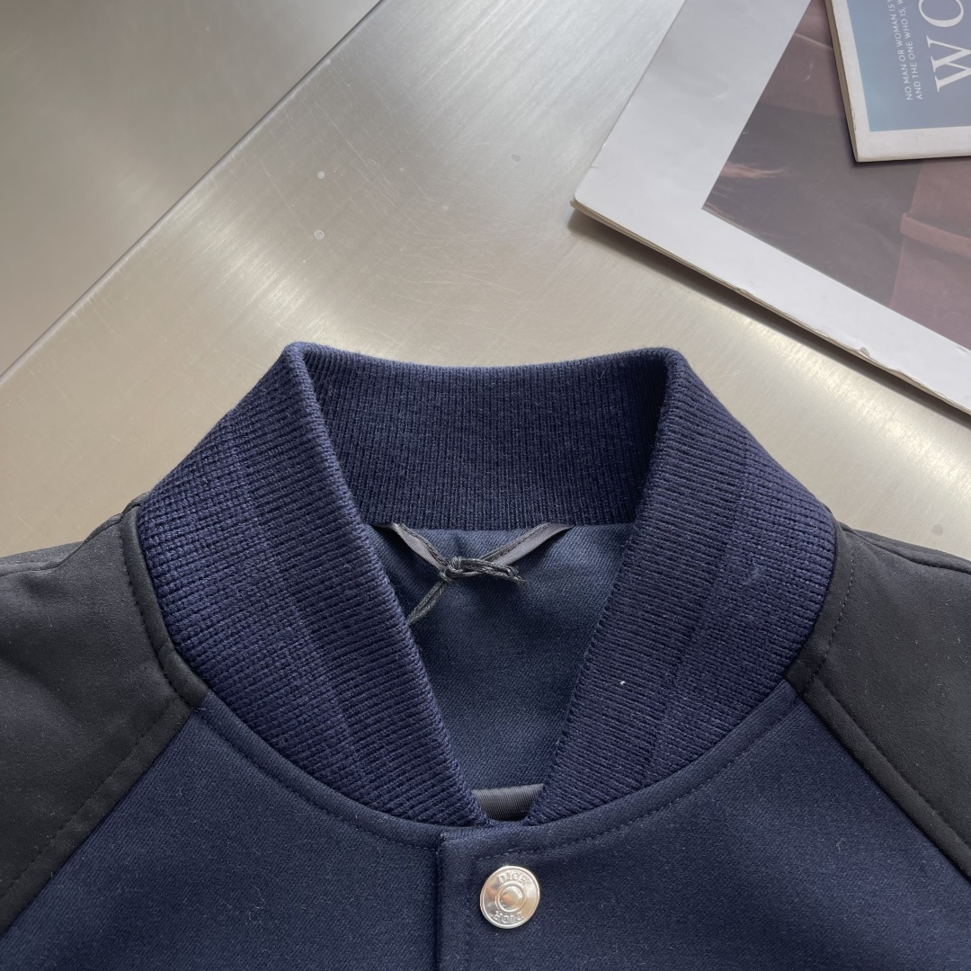 -Dio 蓝色绒面羊皮革和棉质面料DiorRibbon标志棒球服夹克。这款棒球夹克是二零二六春季男装系列