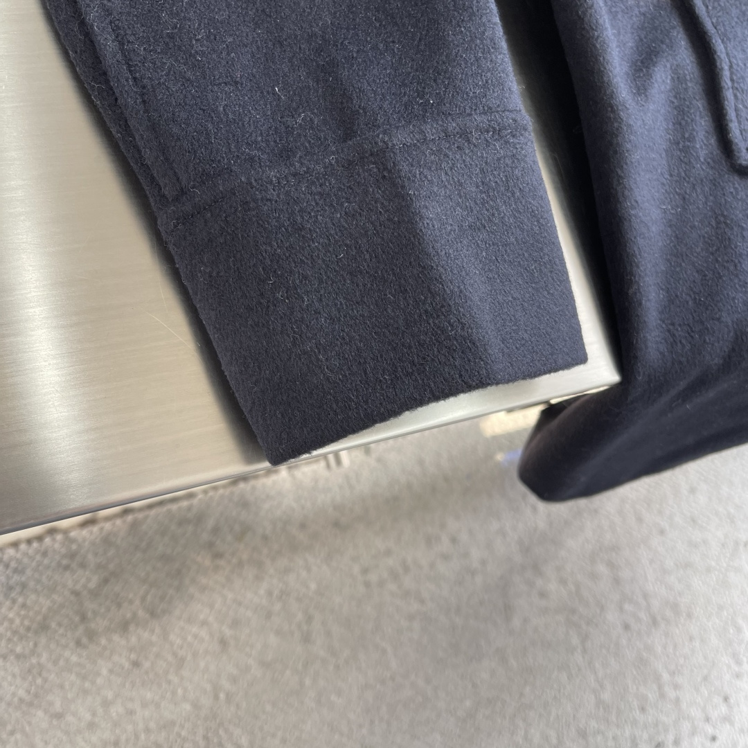 -BC 羊绒混纺羊毛夹克 意式匠艺，绒面革的优雅独白，羊绒之王的秋冬献礼源自意大利Solomeo工坊，以