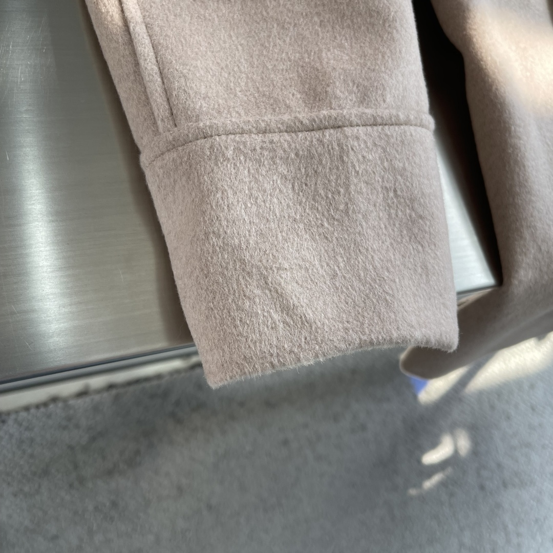 -BC 羊绒混纺羊毛夹克 意式匠艺，绒面革的优雅独白，羊绒之王的秋冬献礼源自意大利Solomeo工坊，以