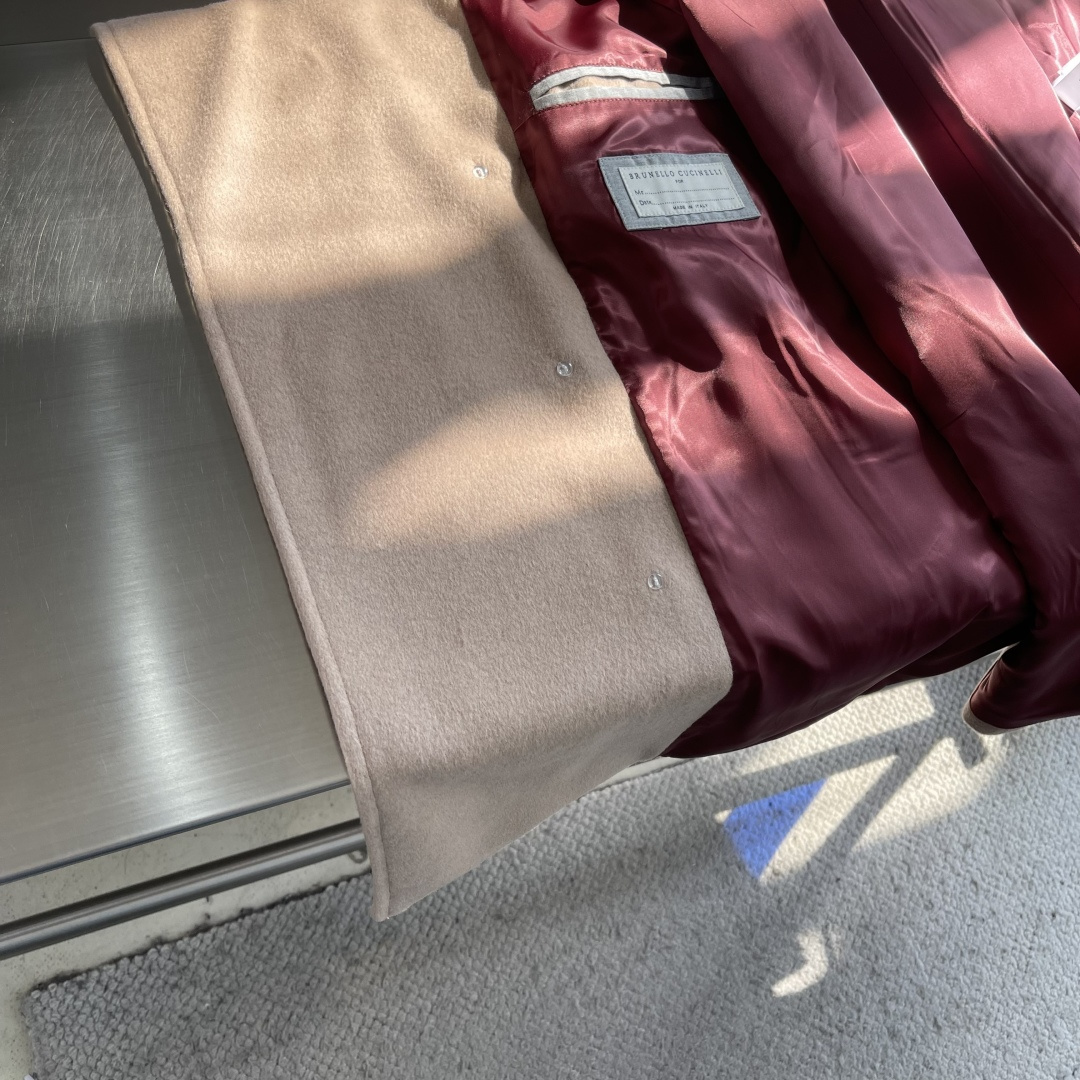 -BC 羊绒混纺羊毛夹克 意式匠艺，绒面革的优雅独白，羊绒之王的秋冬献礼源自意大利Solomeo工坊，以