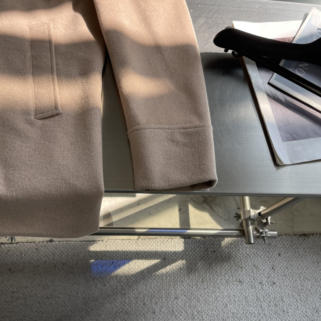 -BC 羊绒混纺羊毛夹克 意式匠艺，绒面革的优雅独白，羊绒之王的秋冬献礼源自意大利Solomeo工坊，以