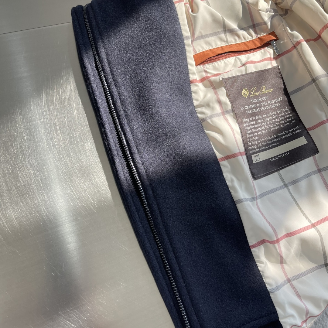 -Loro Piana 羊毛混纺双领夹克 意式精工，一衣多穿的秋冬哲学专为追求「极简高级感」与「功能性」