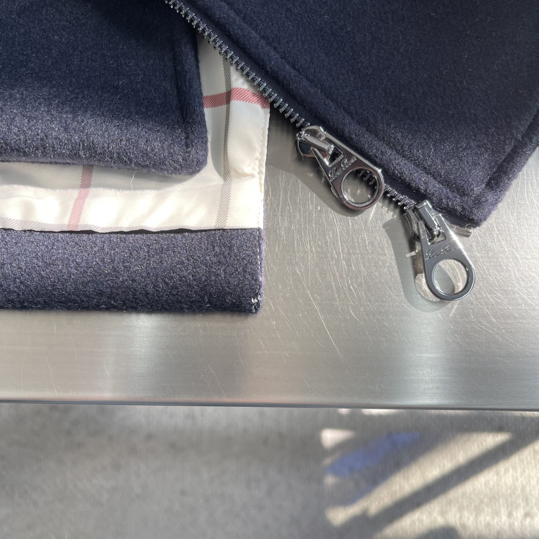 -Loro Piana 羊毛混纺双领夹克 意式精工，一衣多穿的秋冬哲学专为追求「极简高级感」与「功能性」