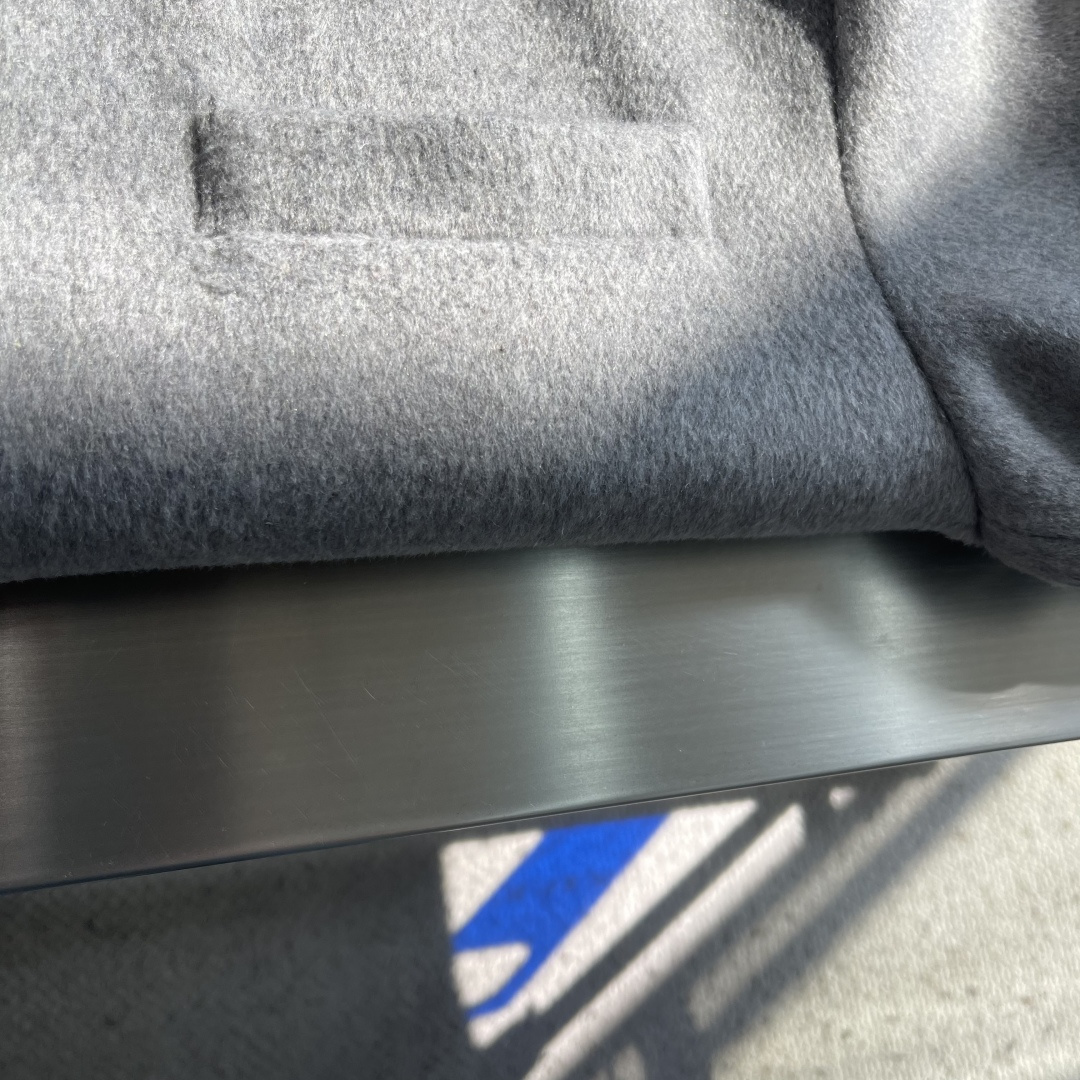 -Loro Piana 羊毛混纺双领夹克 意式精工，一衣多穿的秋冬哲学专为追求「极简高级感」与「功能性」