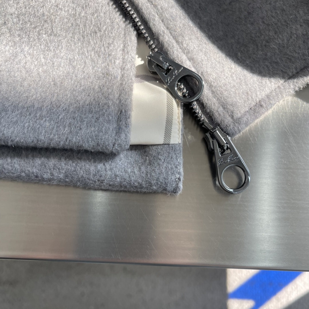 -Loro Piana 羊毛混纺双领夹克 意式精工，一衣多穿的秋冬哲学专为追求「极简高级感」与「功能性」