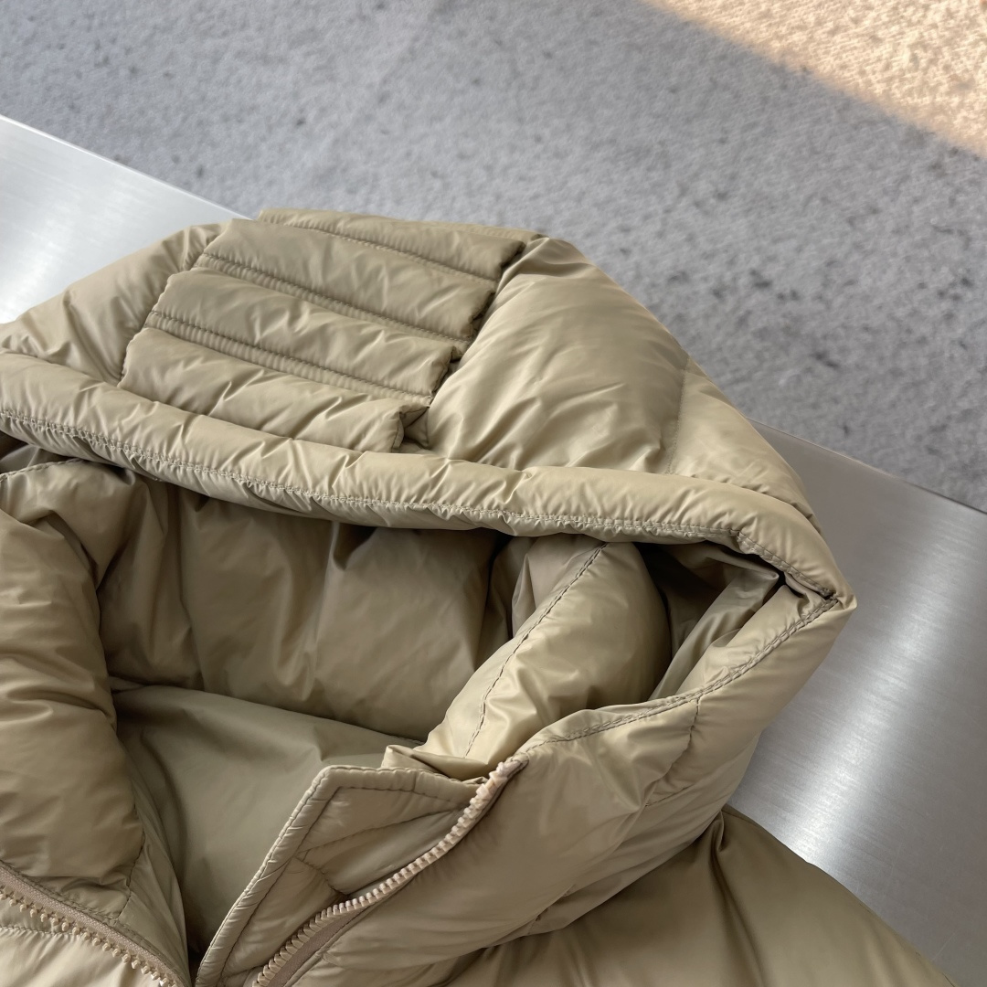 -Dio 25年冬季新款连帽羽绒服小连帽设计，很有质感的原漆原版四合扣，轻松的彰显品牌辨识度跟超强规格性