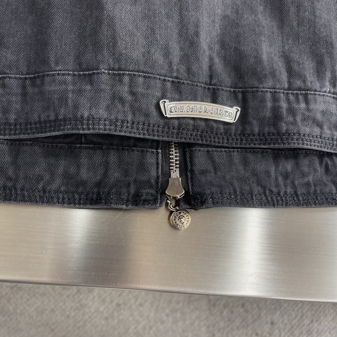 -CH 克罗心 25fw鱼骨纹水洗工装棉服大身面料采用根据YB定织鱼骨纹纯棉面料 具有立体 挺括效果里布