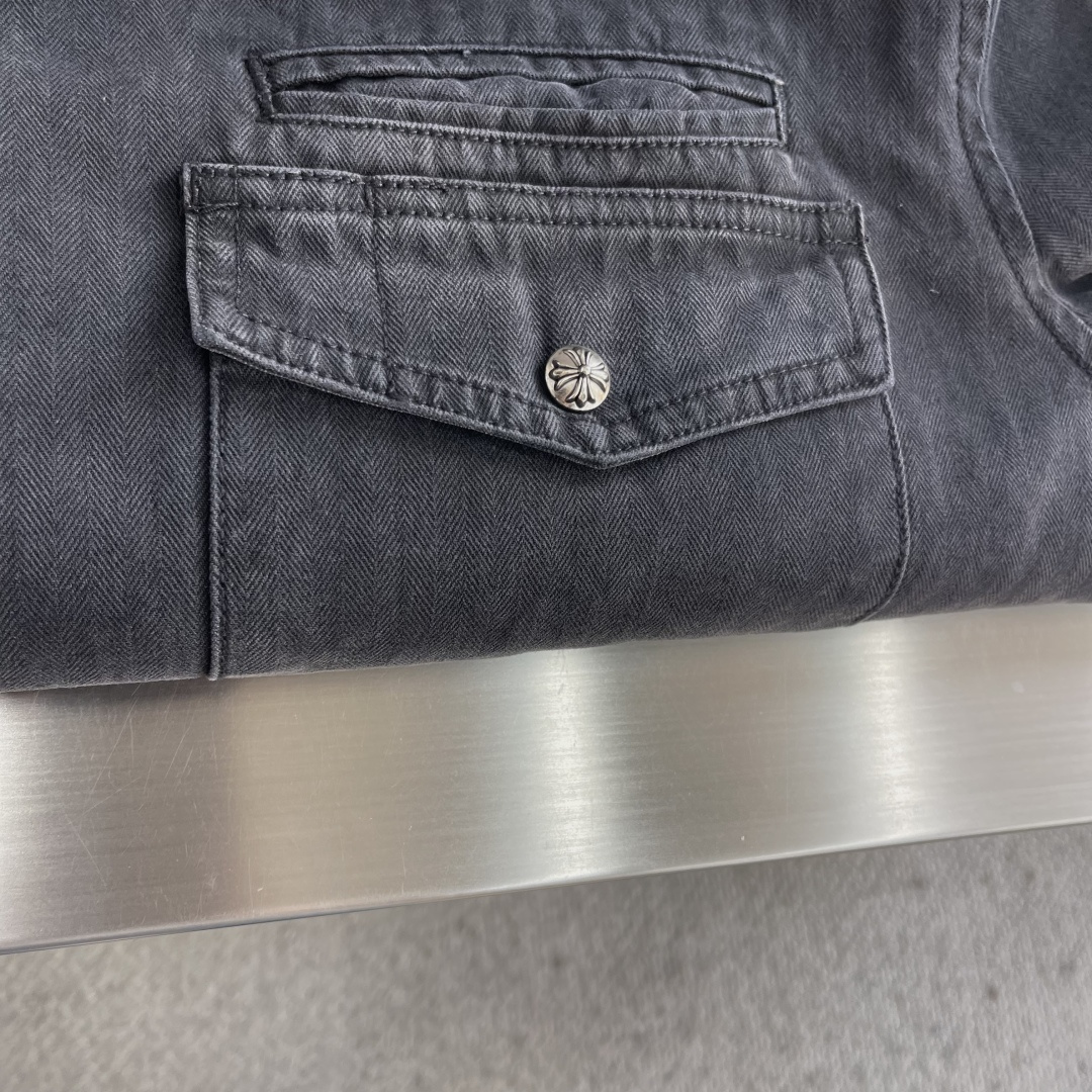 -CH 克罗心 25fw鱼骨纹水洗工装棉服大身面料采用根据YB定织鱼骨纹纯棉面料 具有立体 挺括效果里布