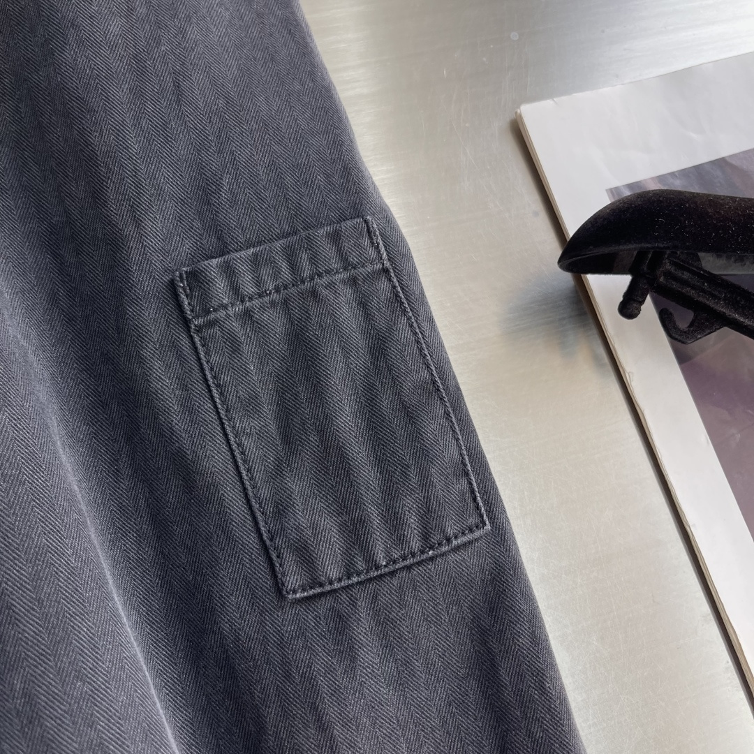 -CH 克罗心 25fw鱼骨纹水洗工装棉服大身面料采用根据YB定织鱼骨纹纯棉面料 具有立体 挺括效果里布