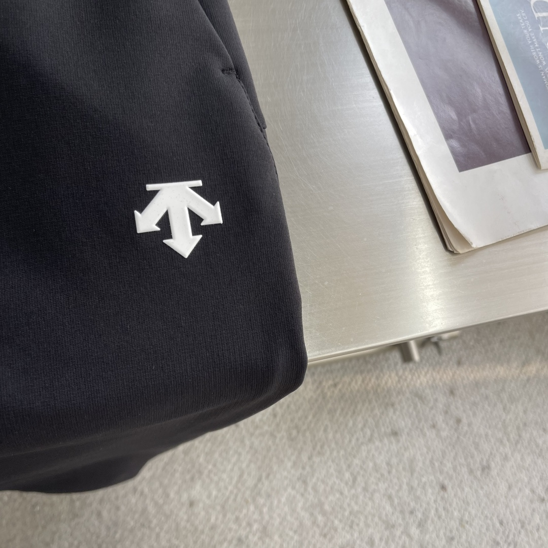 -DESCENT* 迪桑特 TRAINING系男士防水透湿梭织运动长裤面料采用梭织纳米小格复合伽马绒面料