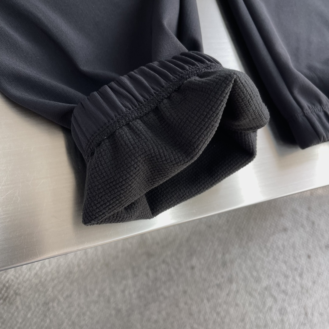 -DESCENT* 迪桑特 TRAINING系男士防水透湿梭织运动长裤面料采用梭织纳米小格复合伽马绒面料