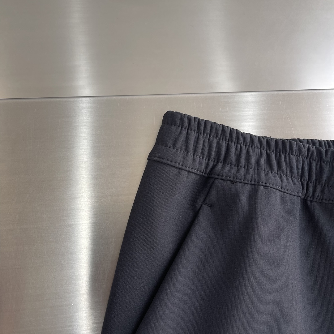 -DESCENT* 迪桑特 TRAINING系男士防水透湿梭织运动长裤面料采用梭织纳米小格复合伽马绒面料