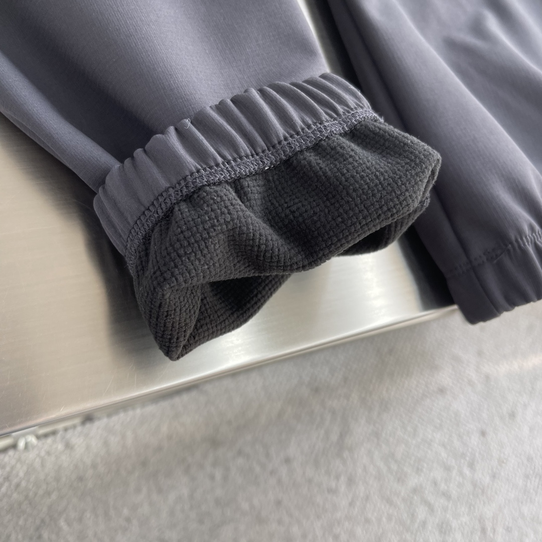 -DESCENT* 迪桑特 TRAINING系男士防水透湿梭织运动长裤面料采用梭织纳米小格复合伽马绒面料