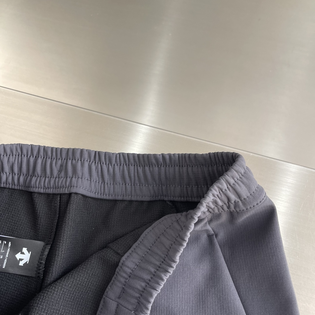 -DESCENT* 迪桑特 TRAINING系男士防水透湿梭织运动长裤面料采用梭织纳米小格复合伽马绒面料