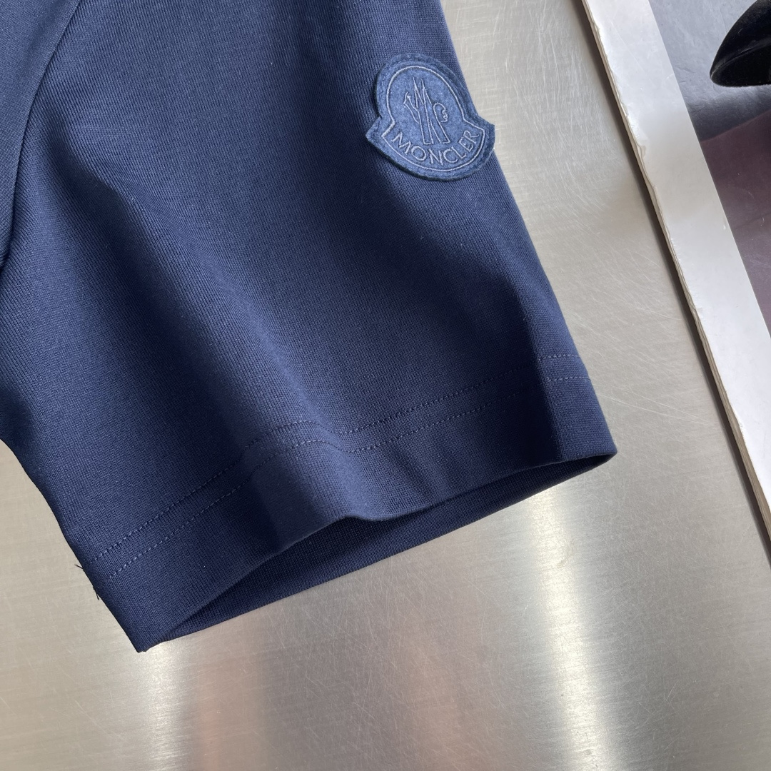 -mon 2026春夏印花短袖这款短袖面料采用32支双股新疆长绒棉紧密圆领短袖，这款T恤呈微阔型，彰显简