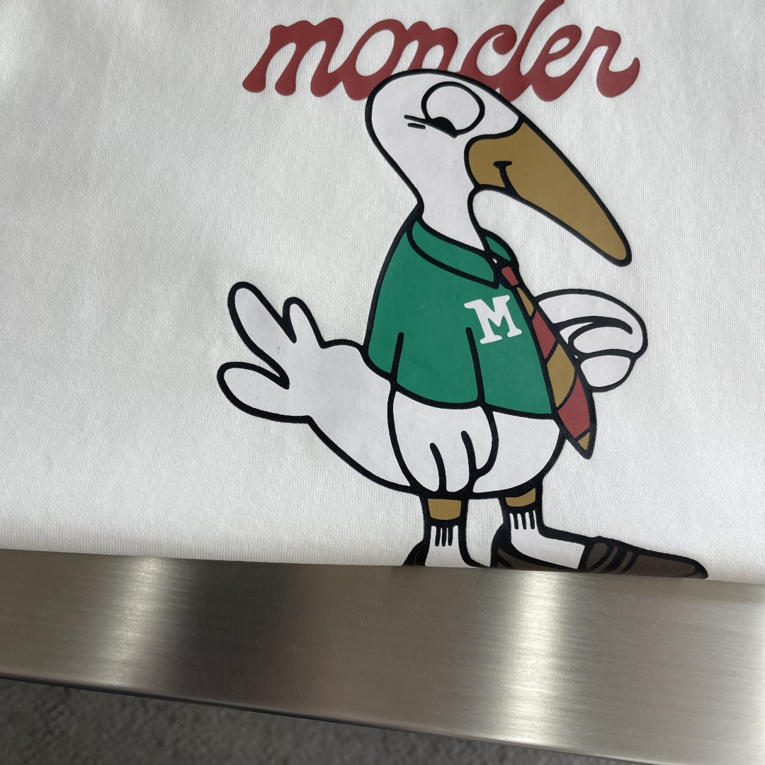 -mon 2026春夏印花短袖这款短袖面料采用32支双股新疆长绒棉紧密圆领短袖，这款T恤呈微阔型，彰显简