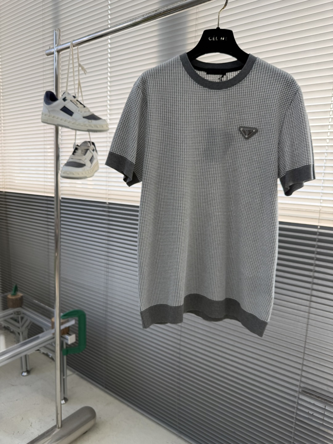 NO:743344,- The highest version of the girl on the market who inspects the goods, trims the three marks on the threads, and delivers the goods. You can send pictures and take videos. If you want quality and service, add me on WeChat. We will not accept urgent orders.  The highest version on the market, the girl inspects the goods, trims the three marks on the threads, and delivers the goods. You can post pictures and take videos. If you want quality and service, please add me on WeChat. We will not accept urgent orders. P's spring and summer new style vertical jacquard short sleeves are original and customized. The fabric is imported color soft cotton. It is light and breathable. The upper body is silky and comfortable. High-end atmosphere, classic and versatile. Size 48-56 (M-3XL), Prada-clothing, prada, prada, T-shirt,19860909市面最高版本小妹验货、修剪线头上三标、发货可发图及拍视频,要品质要服务的加我微信,不接急单. -市面最高版本小妹验货、修剪线头上三标、发货可发图及拍视频,要品质要服务的加我微信,不接急单.PRAD 26ss 市面最高版本小妹验货、修剪线头上三标、发货可发图及拍视频,要品质要服务的加我微信,不接急单.P家春夏新款竖条提花起脚短袖 原版定制 面料选用进口彩柔棉 轻薄透气 上身丝滑舒适 高端大气,经典百搭 码数48-56（M-3XL）,普拉达-服装,prada,prada,T-shirt,,Women's clothing