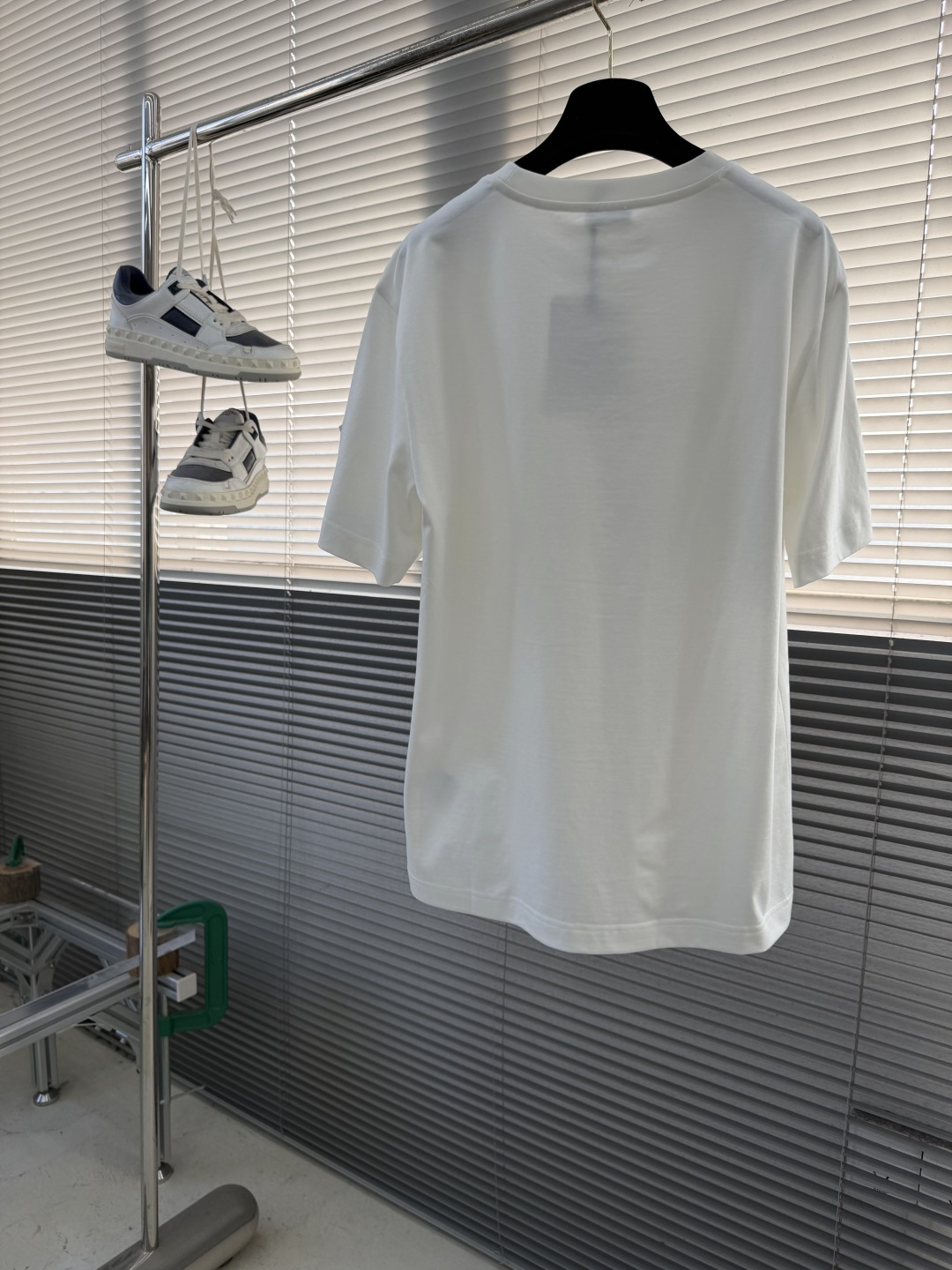 -mon 2026春夏印花短袖这款短袖面料采用32支双股新疆长绒棉紧密圆领短袖，这款T恤呈微阔型，彰显简