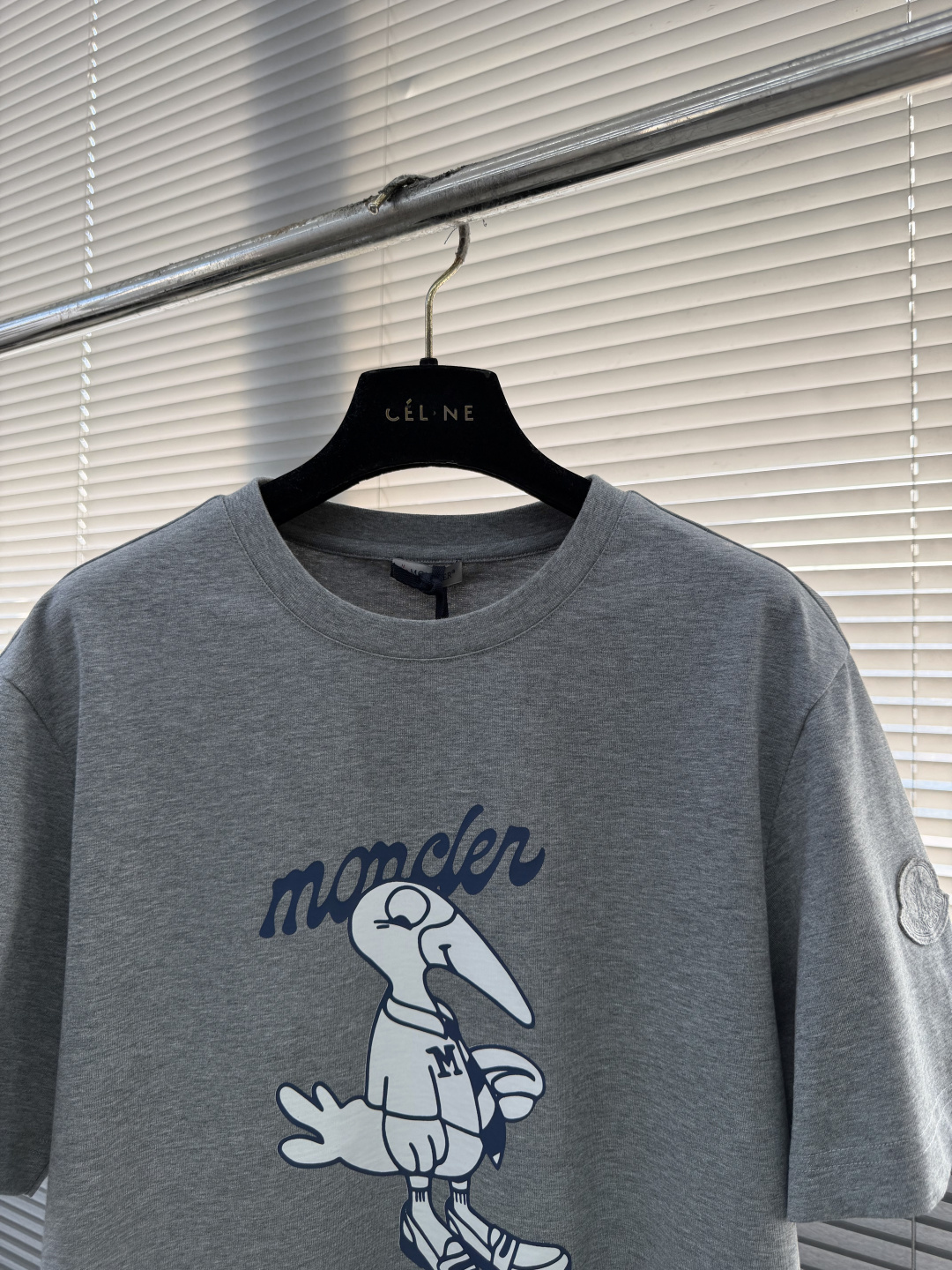 -mon 2026春夏印花短袖这款短袖面料采用32支双股新疆长绒棉紧密圆领短袖，这款T恤呈微阔型，彰显简