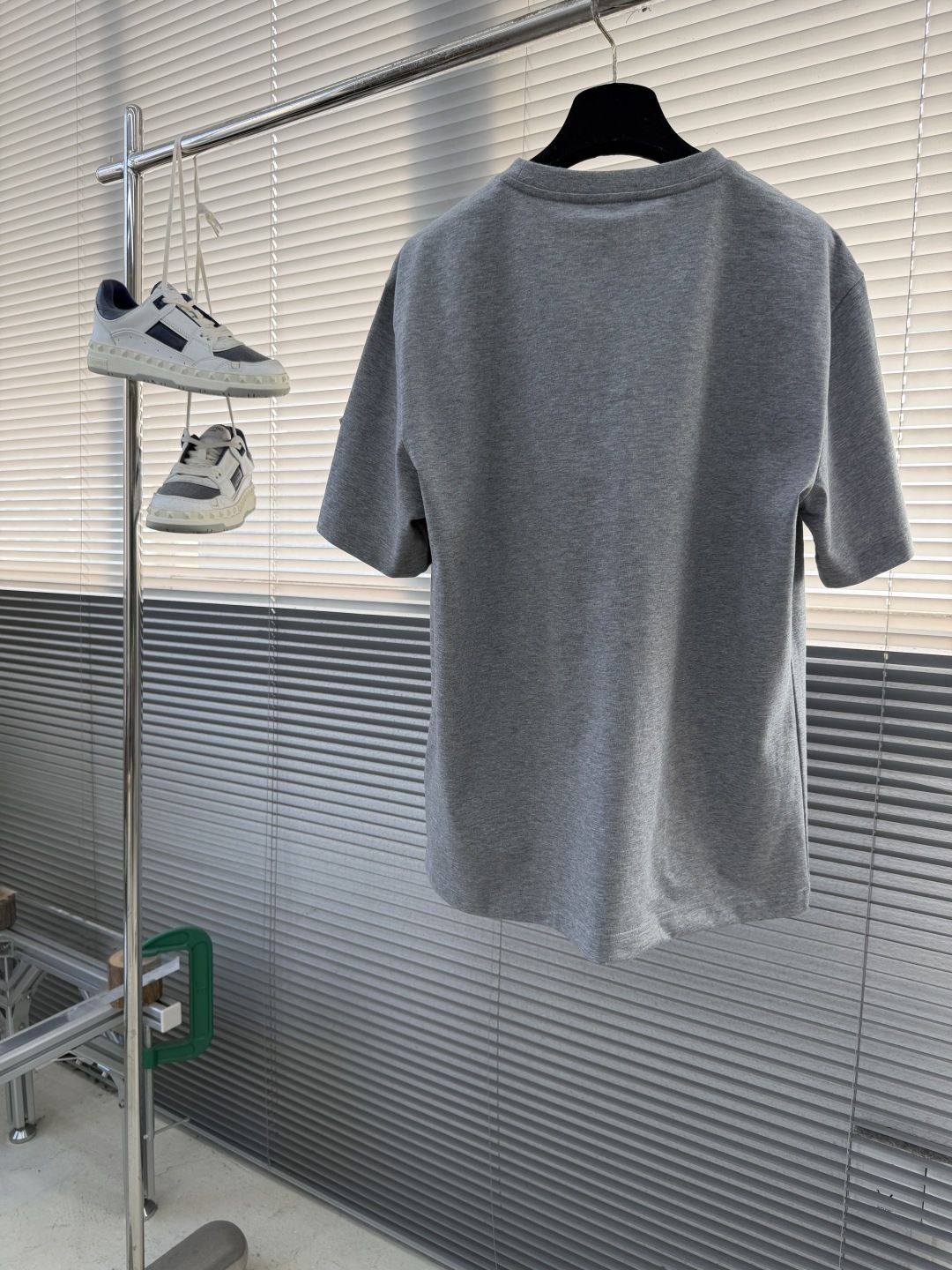 -mon 2026春夏印花短袖这款短袖面料采用32支双股新疆长绒棉紧密圆领短袖，这款T恤呈微阔型，彰显简