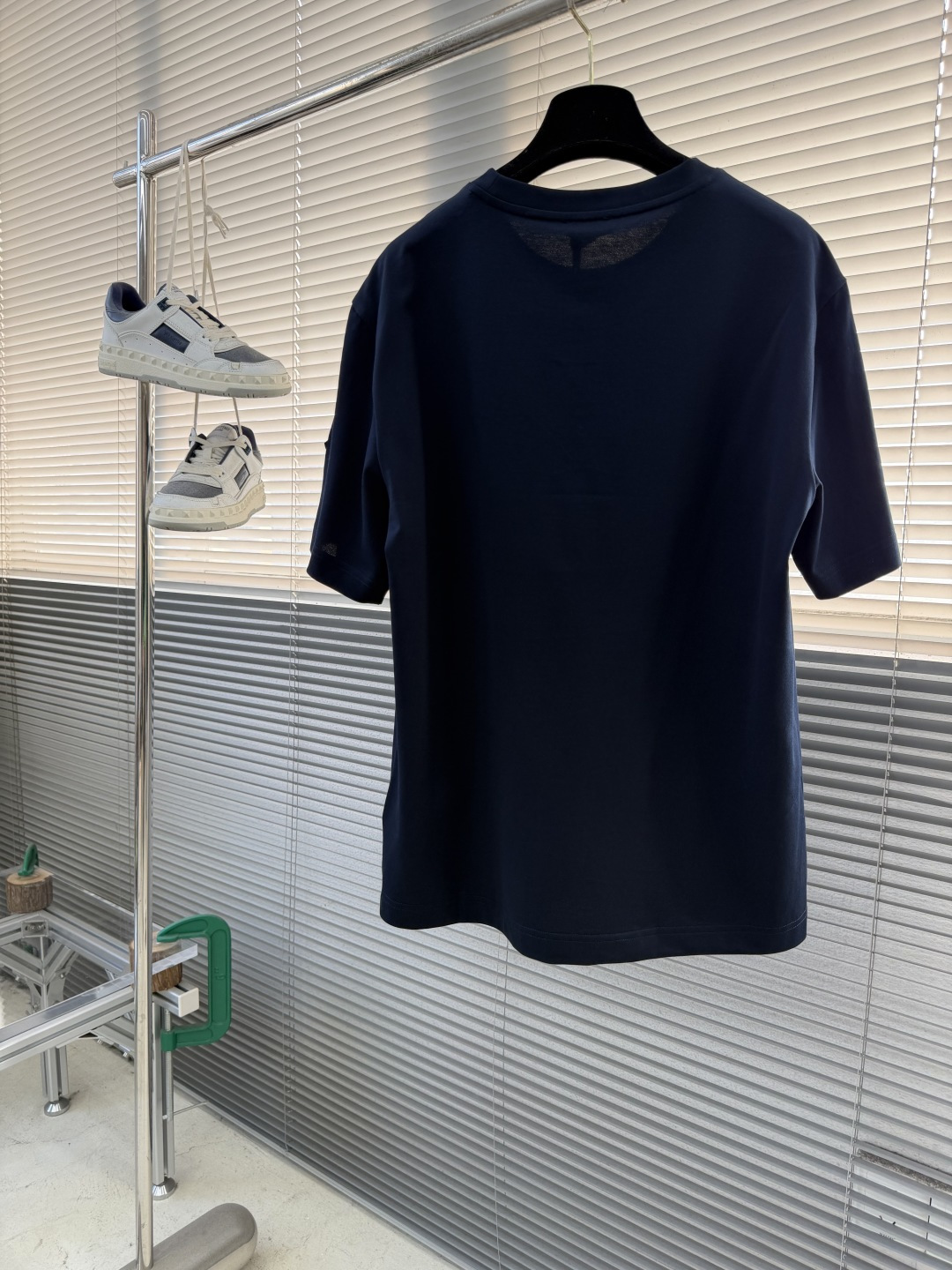 -mon 2026春夏印花短袖这款短袖面料采用32支双股新疆长绒棉紧密圆领短袖，这款T恤呈微阔型，彰显简