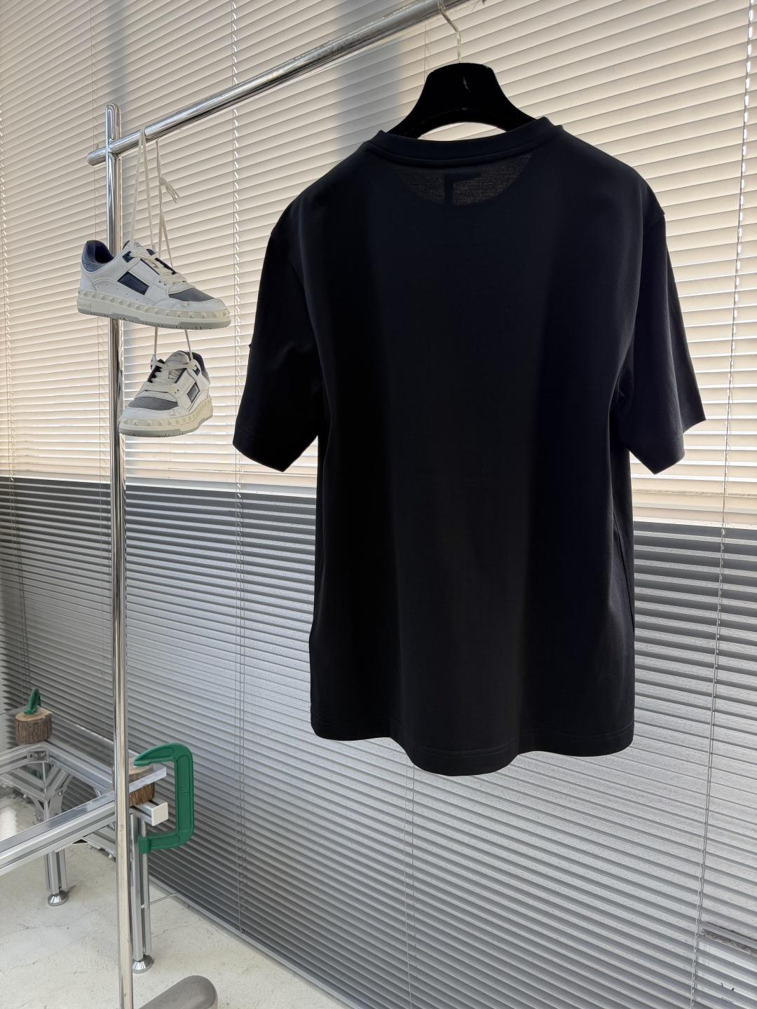 -mon 2026春夏印花短袖这款短袖面料采用32支双股新疆长绒棉紧密圆领短袖，这款T恤呈微阔型，彰显简