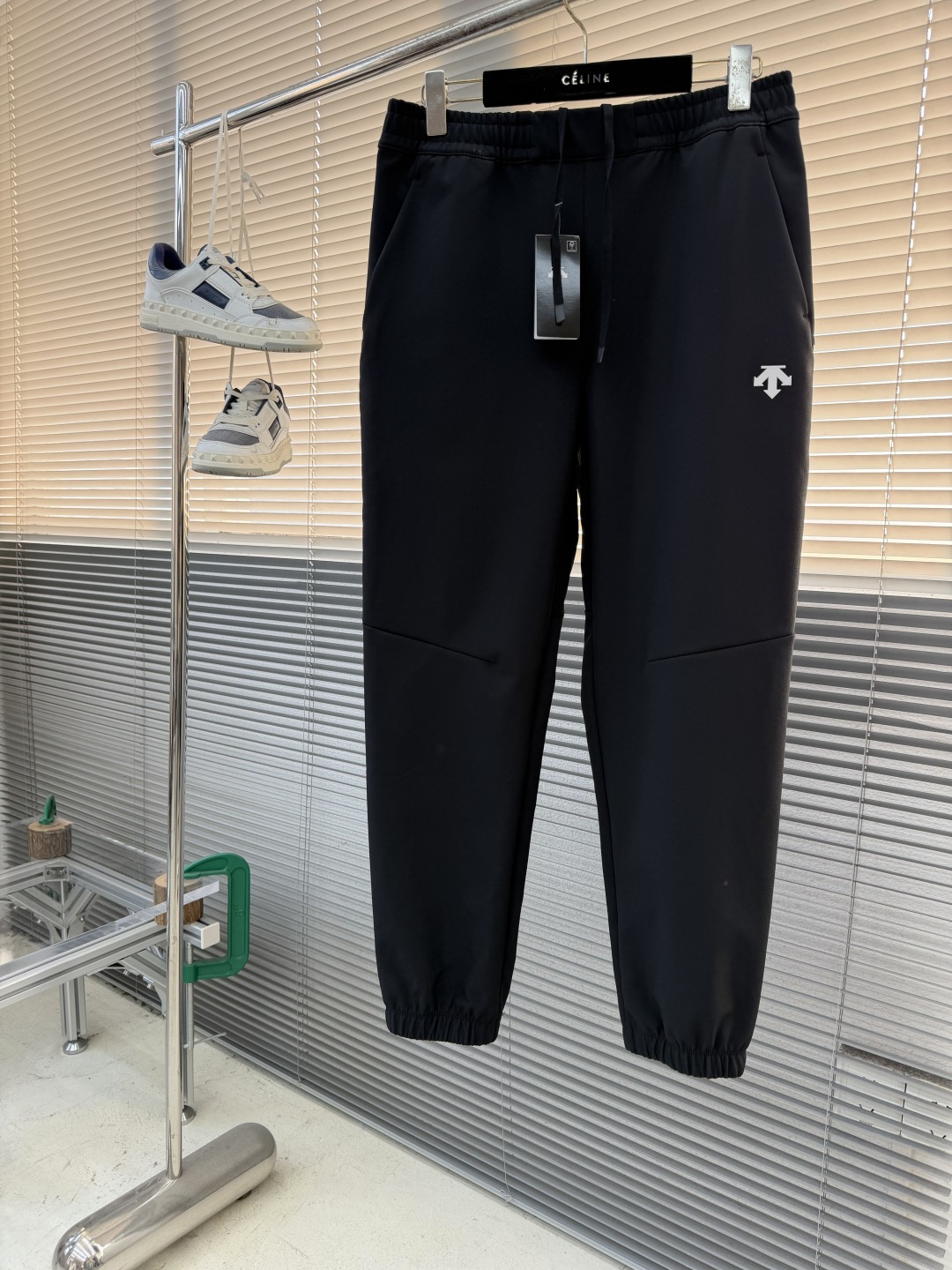 -DESCENT* 迪桑特 TRAINING系男士防水透湿梭织运动长裤面料采用梭织纳米小格复合伽马绒面料