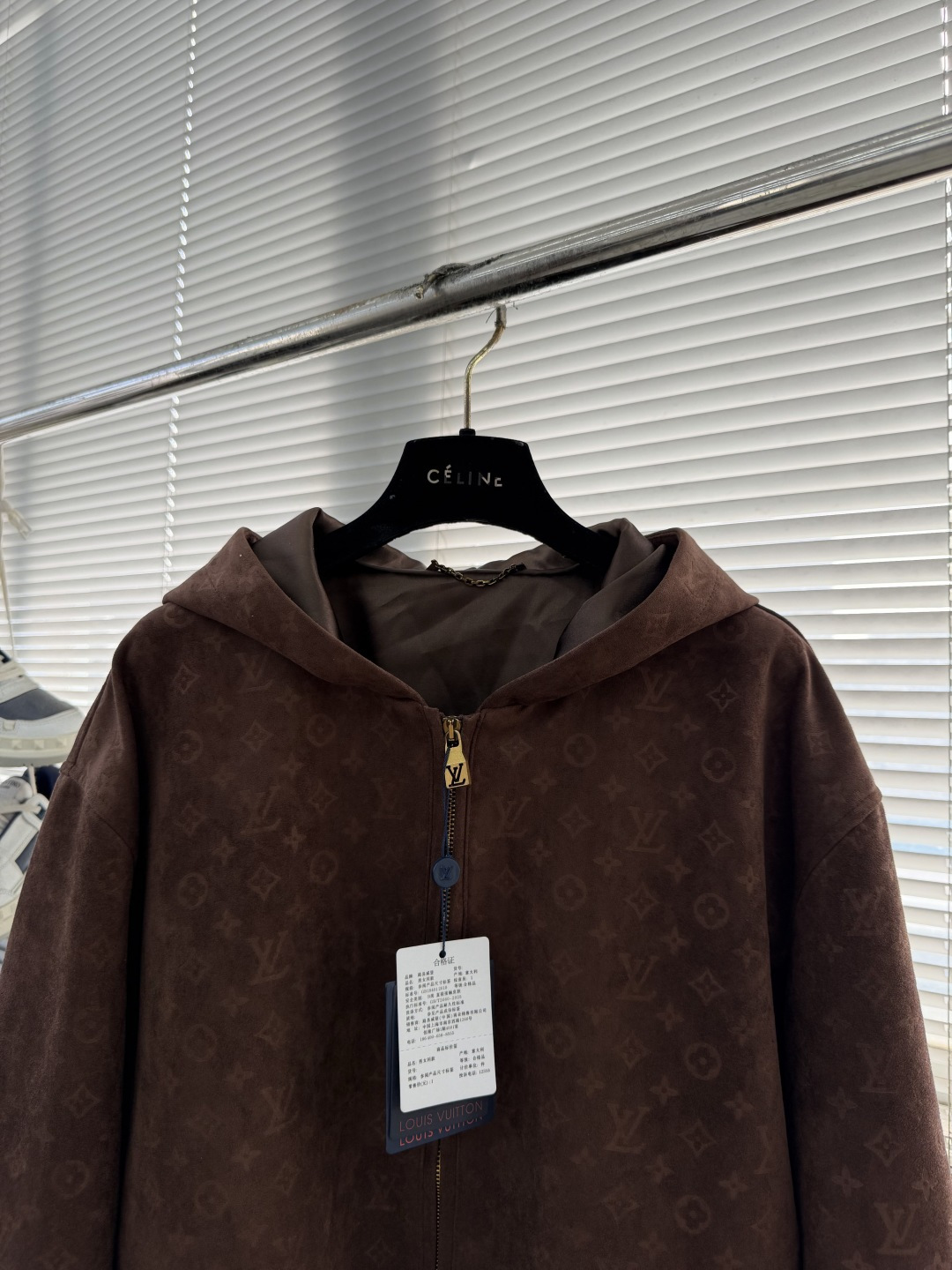 -驴牌 SS26早春麂皮连帽夹克1V2026春夏男装系列麂皮绒连帽夹克，采用柔韧