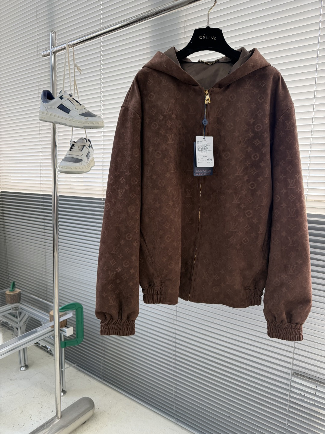 -驴牌 SS26早春麂皮连帽夹克1V2026春夏男装系列麂皮绒连帽夹克，采用柔韧