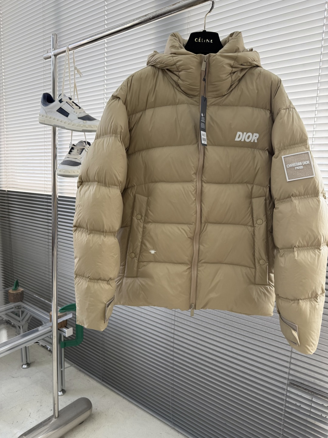 -Dio 25年冬季新款连帽羽绒服小连帽设计，很有质感的原漆原版四合扣，轻松的彰显品牌辨识度跟超强规格性