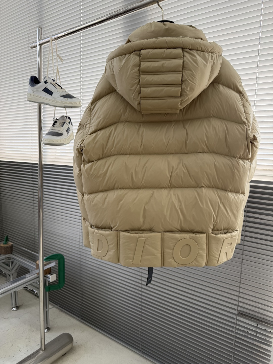 -Dio 25年冬季新款连帽羽绒服小连帽设计，很有质感的原漆原版四合扣，轻松的彰显品牌辨识度跟超强规格性
